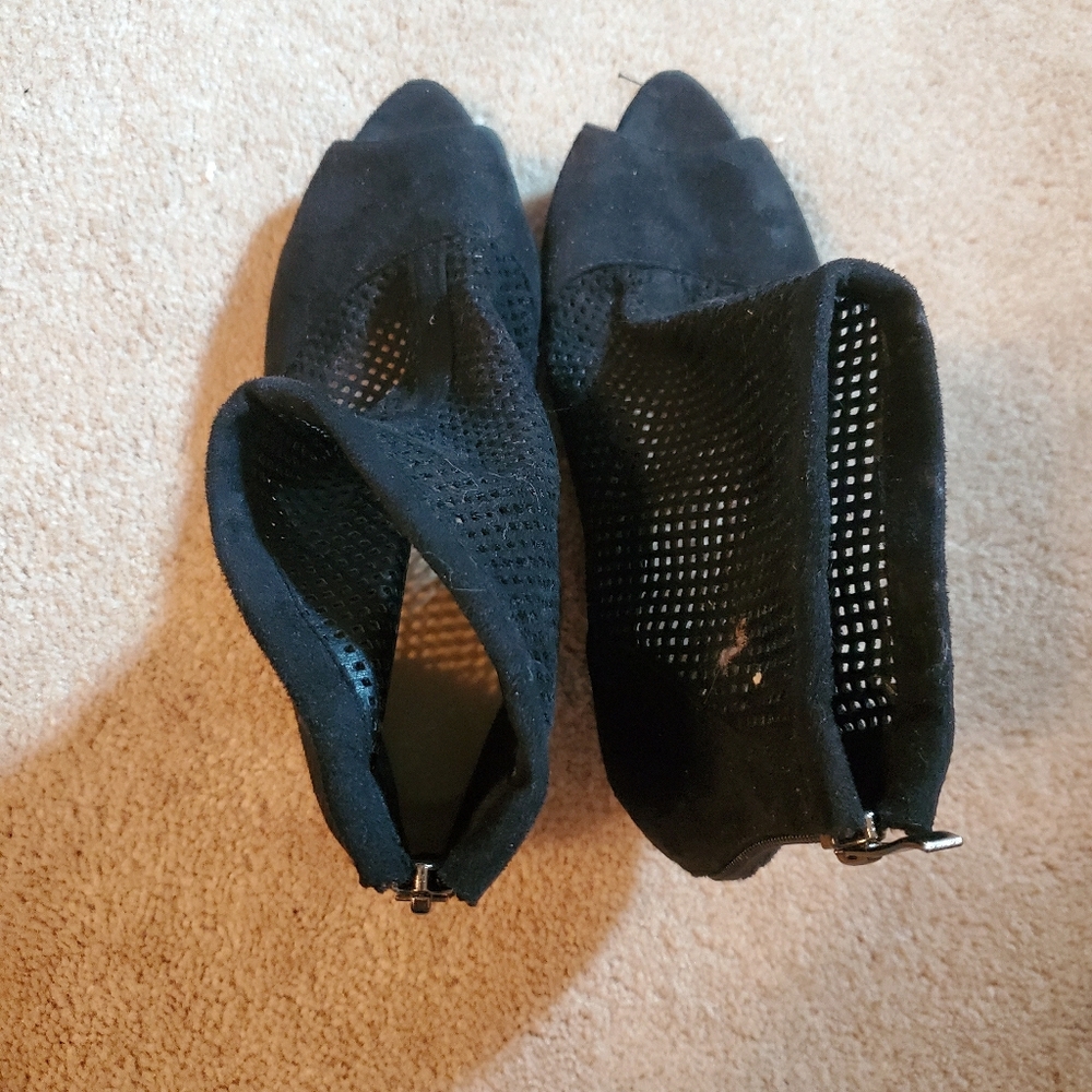 Black kitten heel sandals